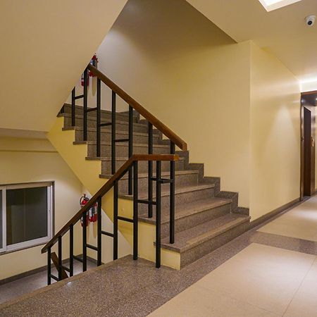 Hotel El Magnifico Сурат Екстериор снимка