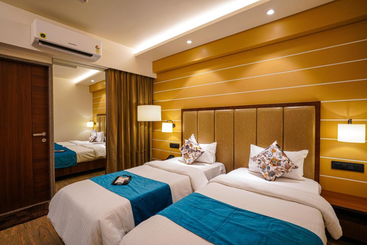 Hotel El Magnifico Сурат Екстериор снимка