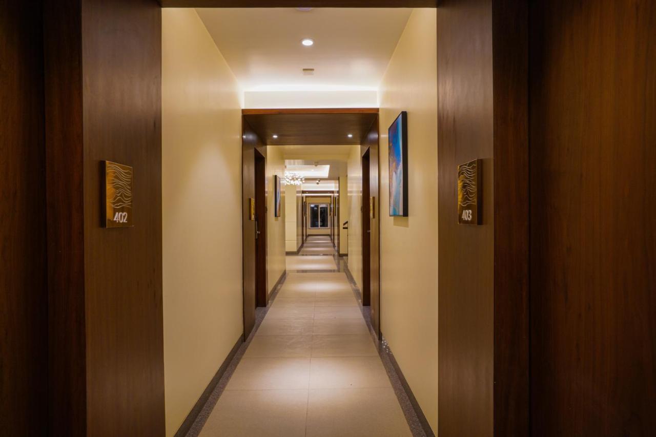 Hotel El Magnifico Сурат Екстериор снимка