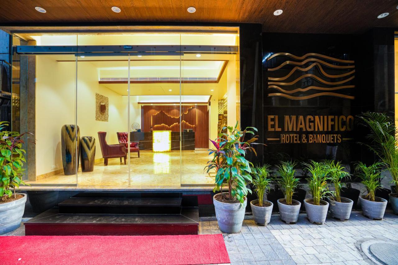 Hotel El Magnifico Сурат Екстериор снимка