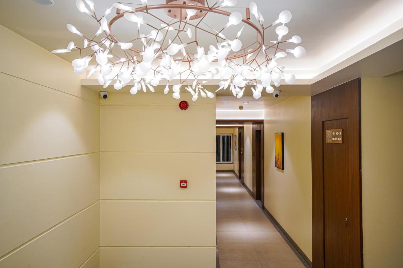 Hotel El Magnifico Сурат Екстериор снимка