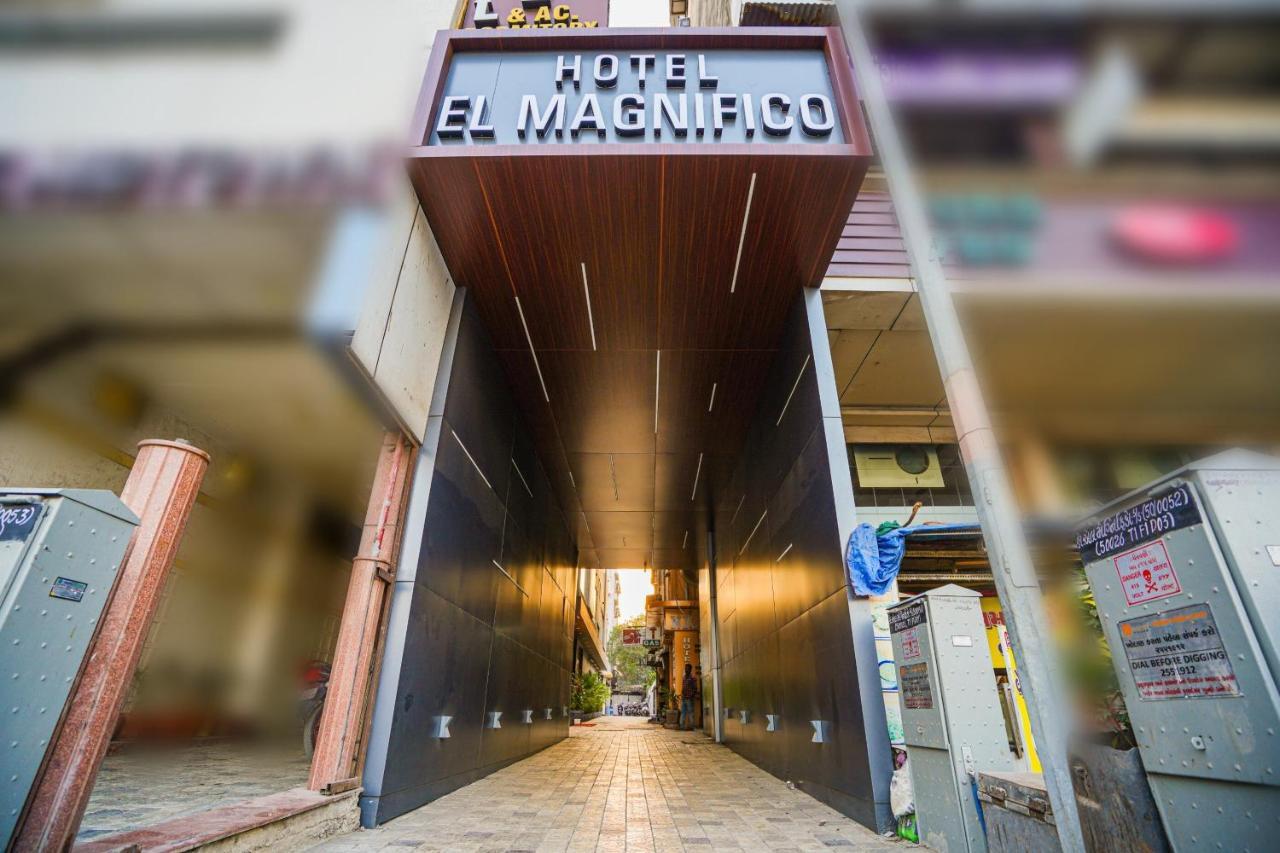 Hotel El Magnifico Сурат Екстериор снимка