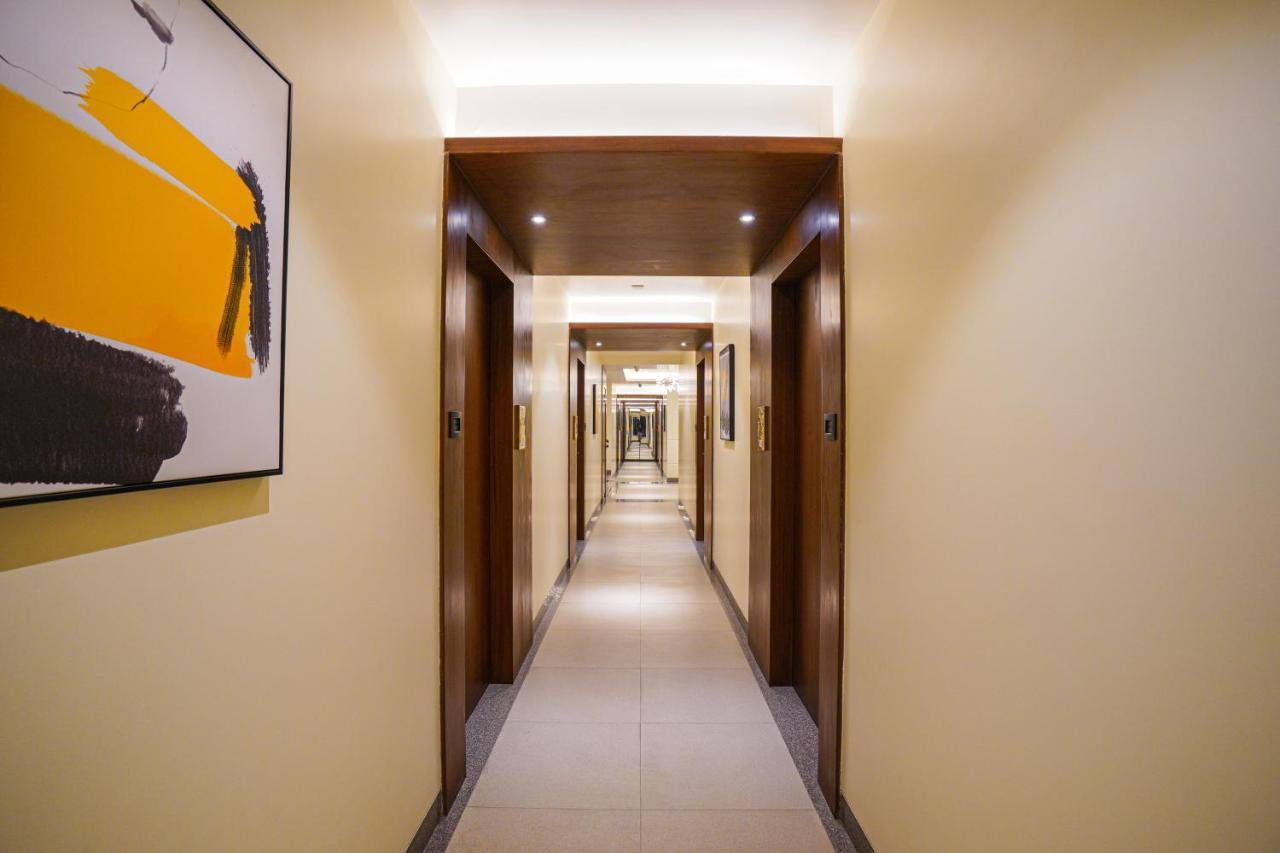 Hotel El Magnifico Сурат Екстериор снимка