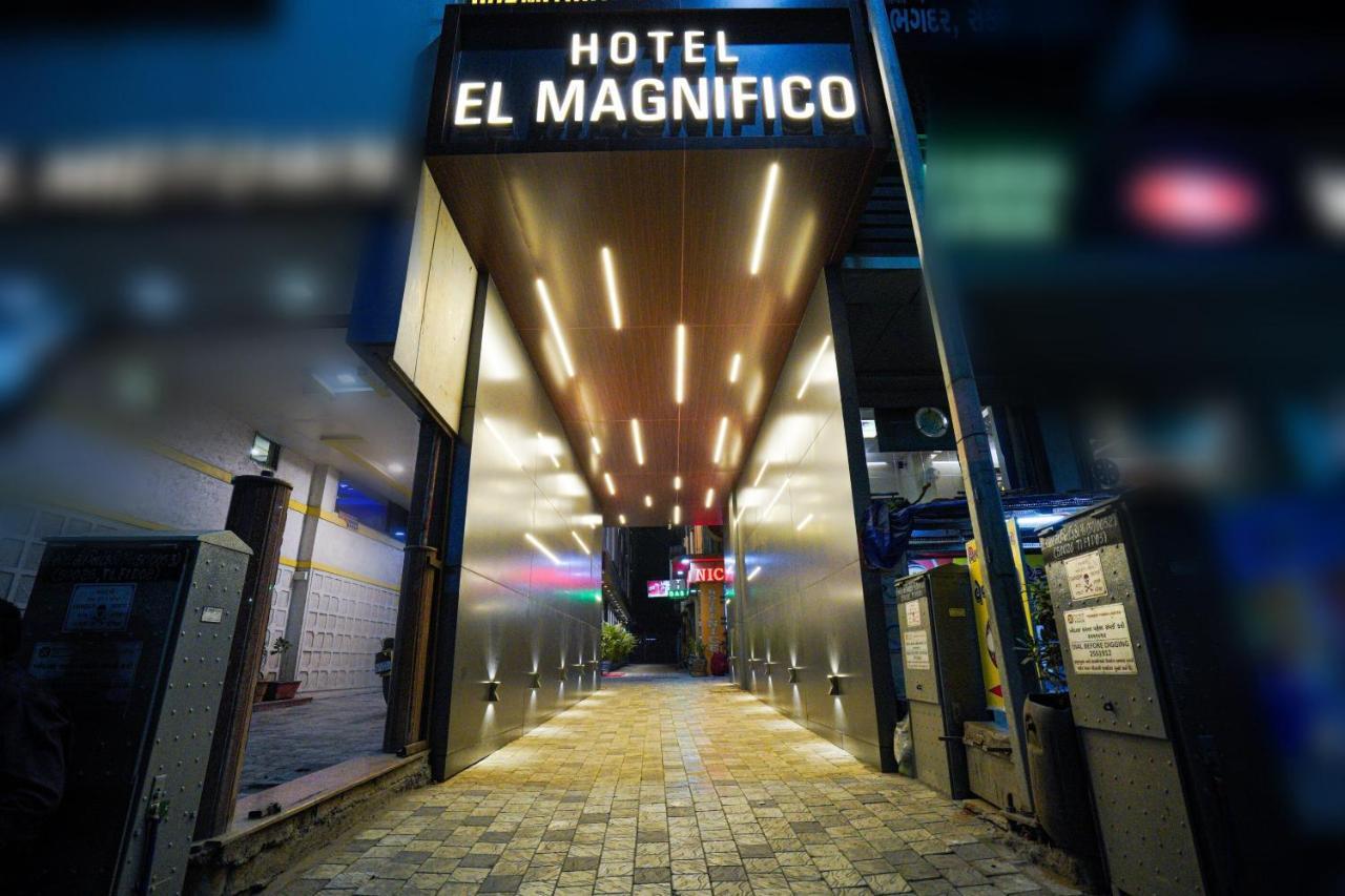 Hotel El Magnifico Сурат Екстериор снимка